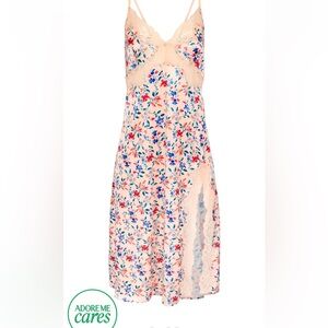 Adore Me Angie Slip NWT
Size Small
Garden Print Cream Tan Color
New with Tags